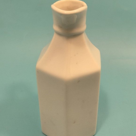 White Ceramic Cruet Vinegar Oil Vintage Pottery China Pourer Pitcher Xcell - Picture 4 of 10